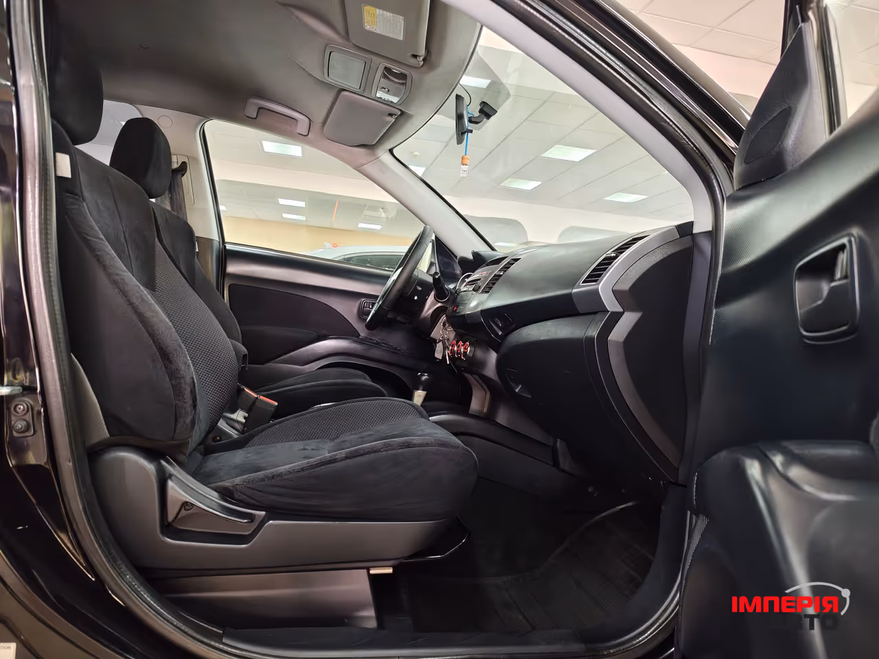 Mitsubishi Outlander - фото 6
