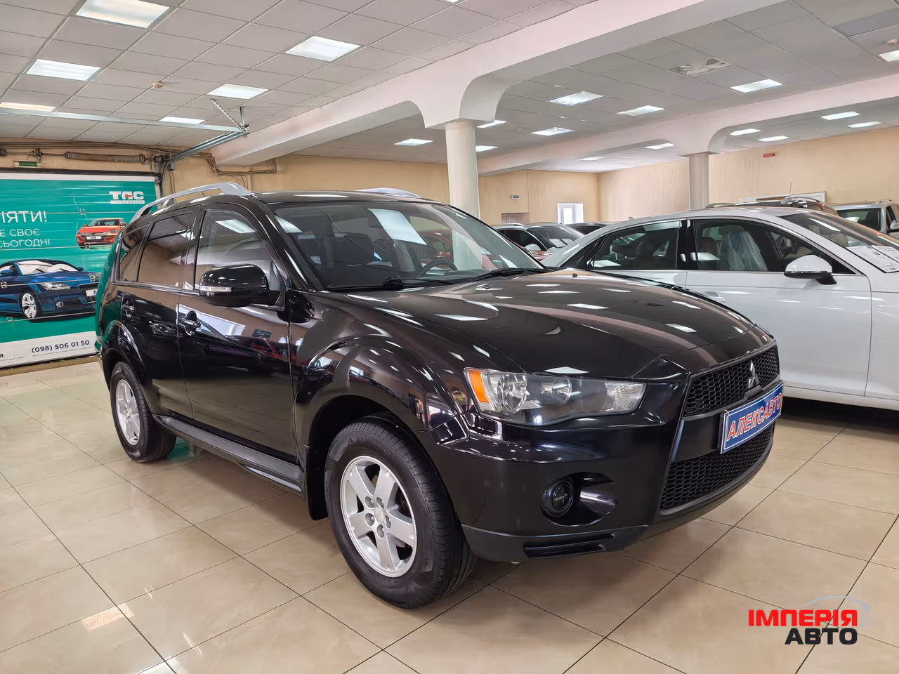 Mitsubishi Outlander - фото 1