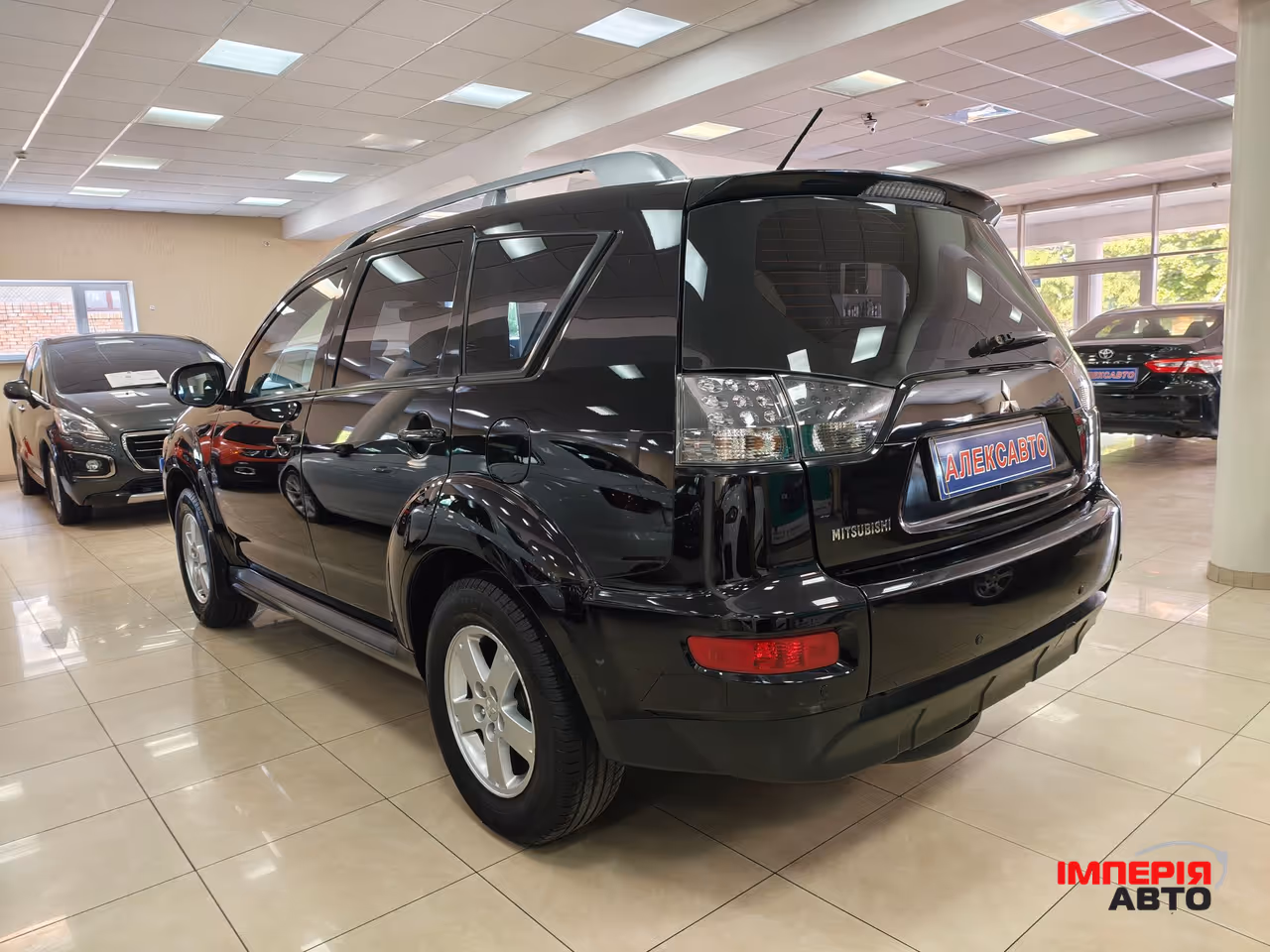 Mitsubishi Outlander - фото 4
