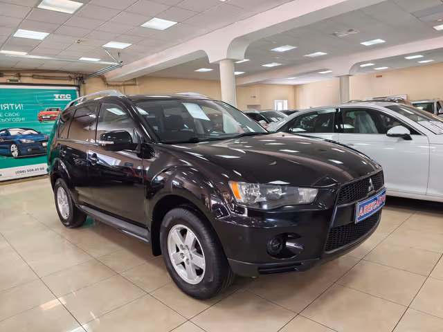 Mitsubishi Outlander - фото 1