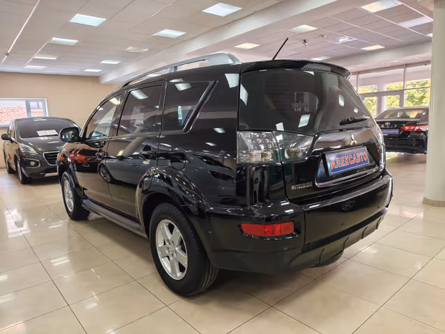 Mitsubishi Outlander - фото 4