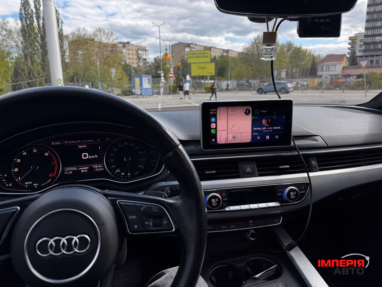 Audi A4 - фото 21