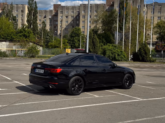 Audi A4 - фото 5