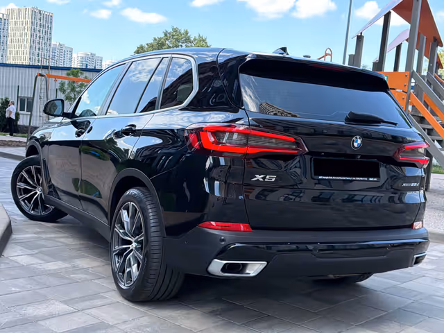 BMW X5 - фото 1