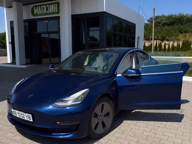 Tesla Model 3 - зображення 4