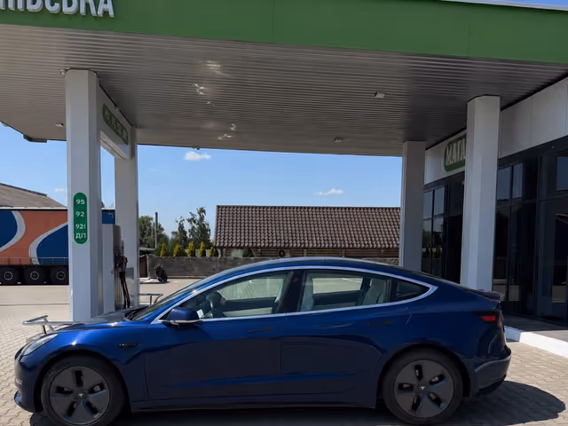 Tesla Model 3 - зображення 2