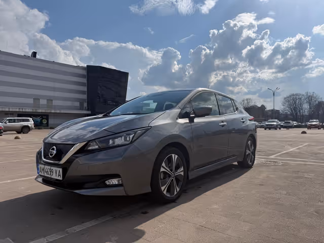Nissan Leaf - фото 1