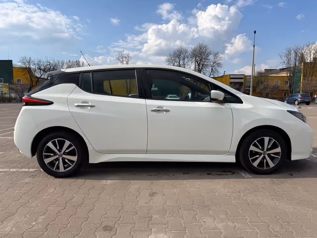 Nissan Leaf - фото 4
