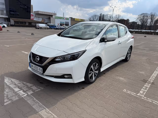 Nissan Leaf - фото 1