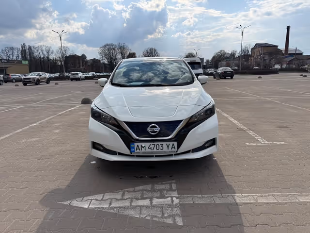 Nissan Leaf - фото 2