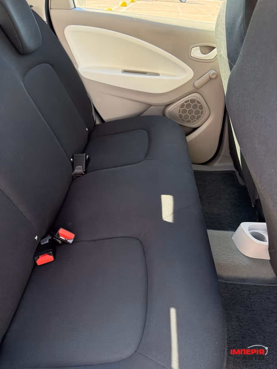 Renault ZOE - фото 11