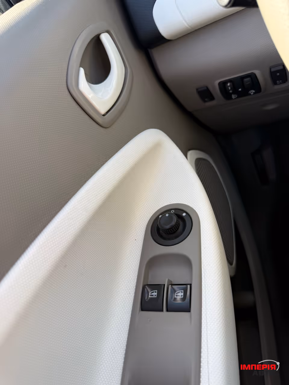 Renault ZOE - фото 18