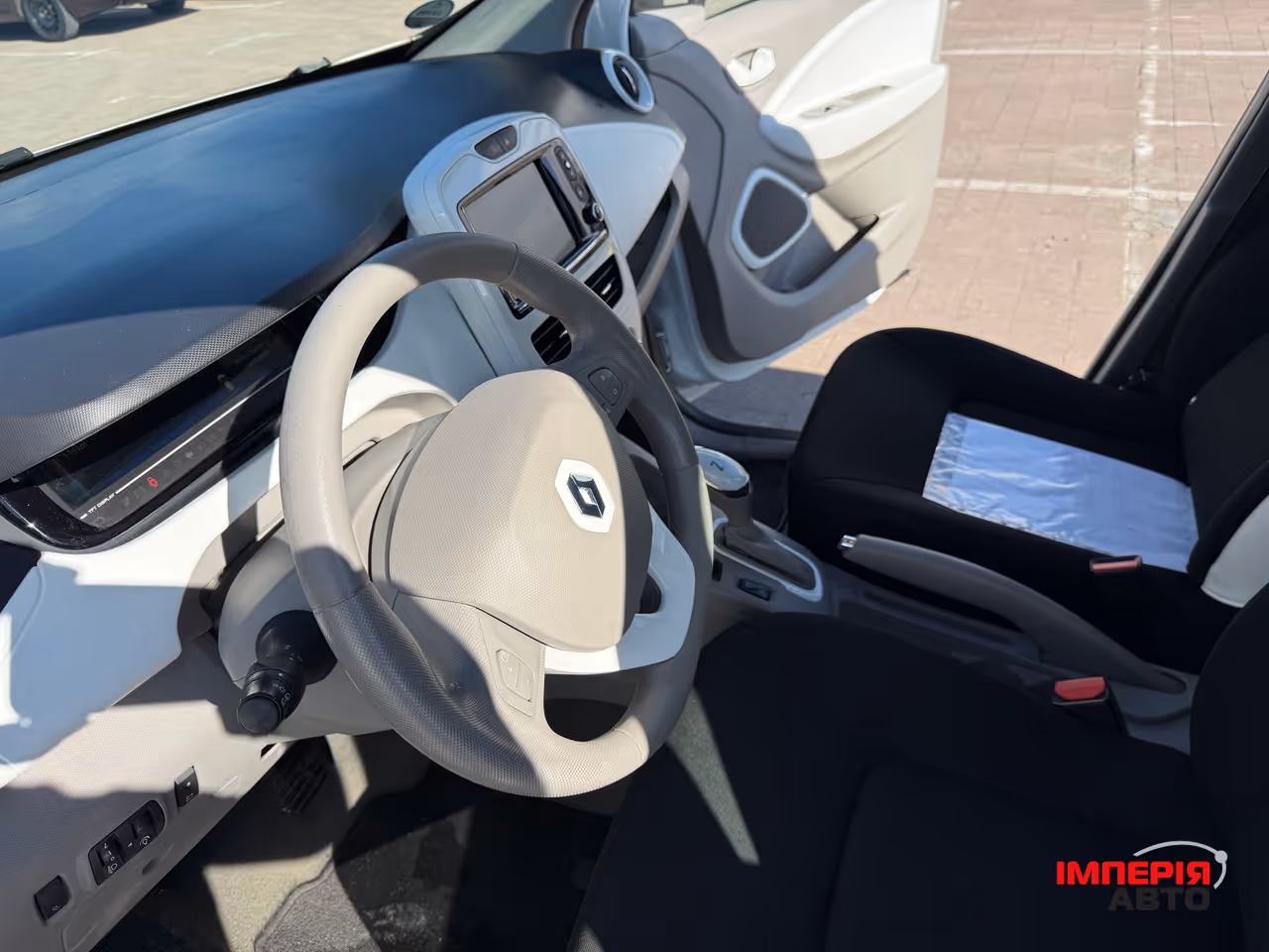 Renault ZOE - фото 7