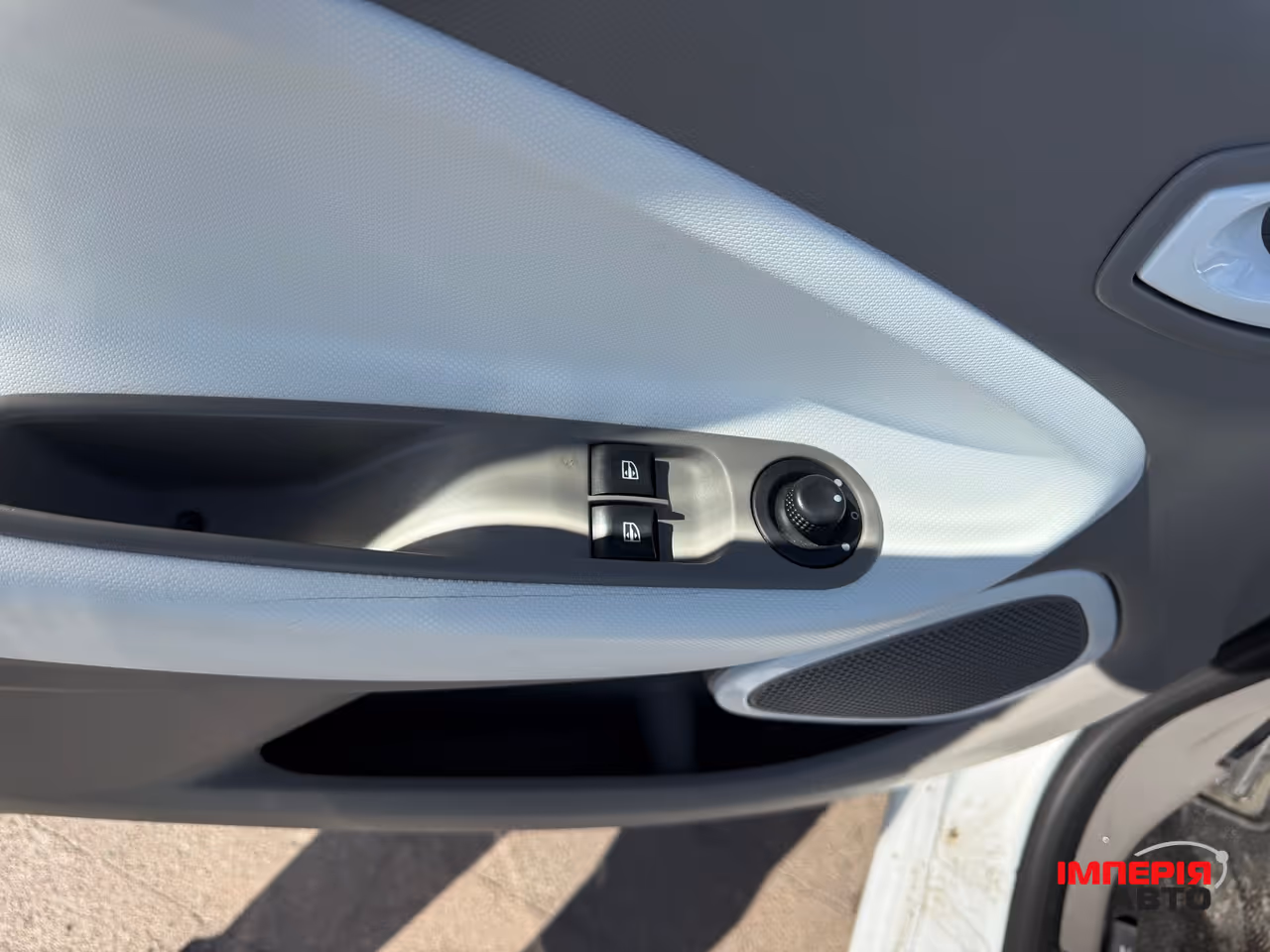Renault ZOE - фото 8