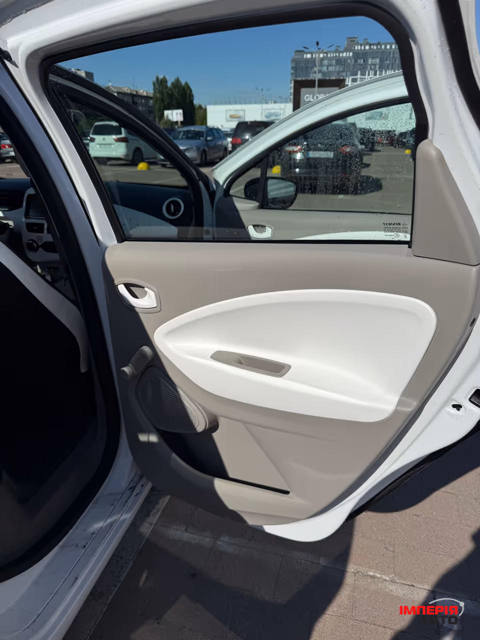 Renault ZOE - фото 12