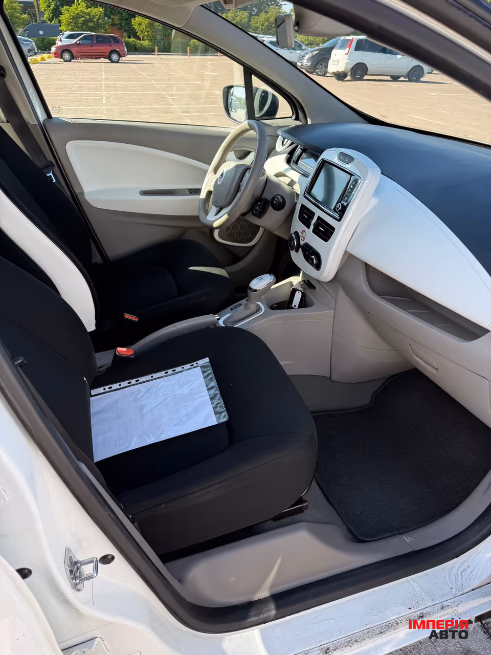Renault ZOE - фото 15