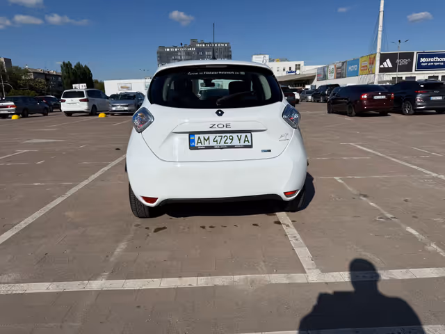 Renault ZOE - фото 4