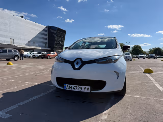 Renault ZOE - фото 2