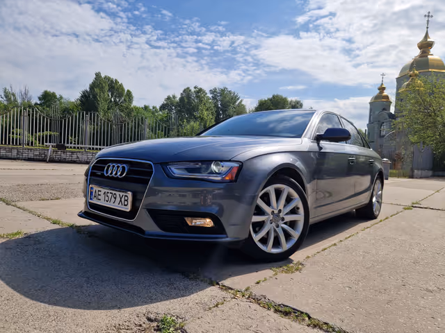 Audi A4 - фото 1