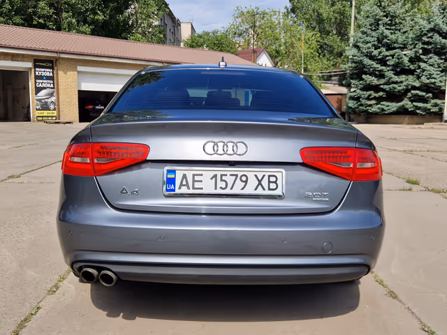 Audi A4 - фото 5