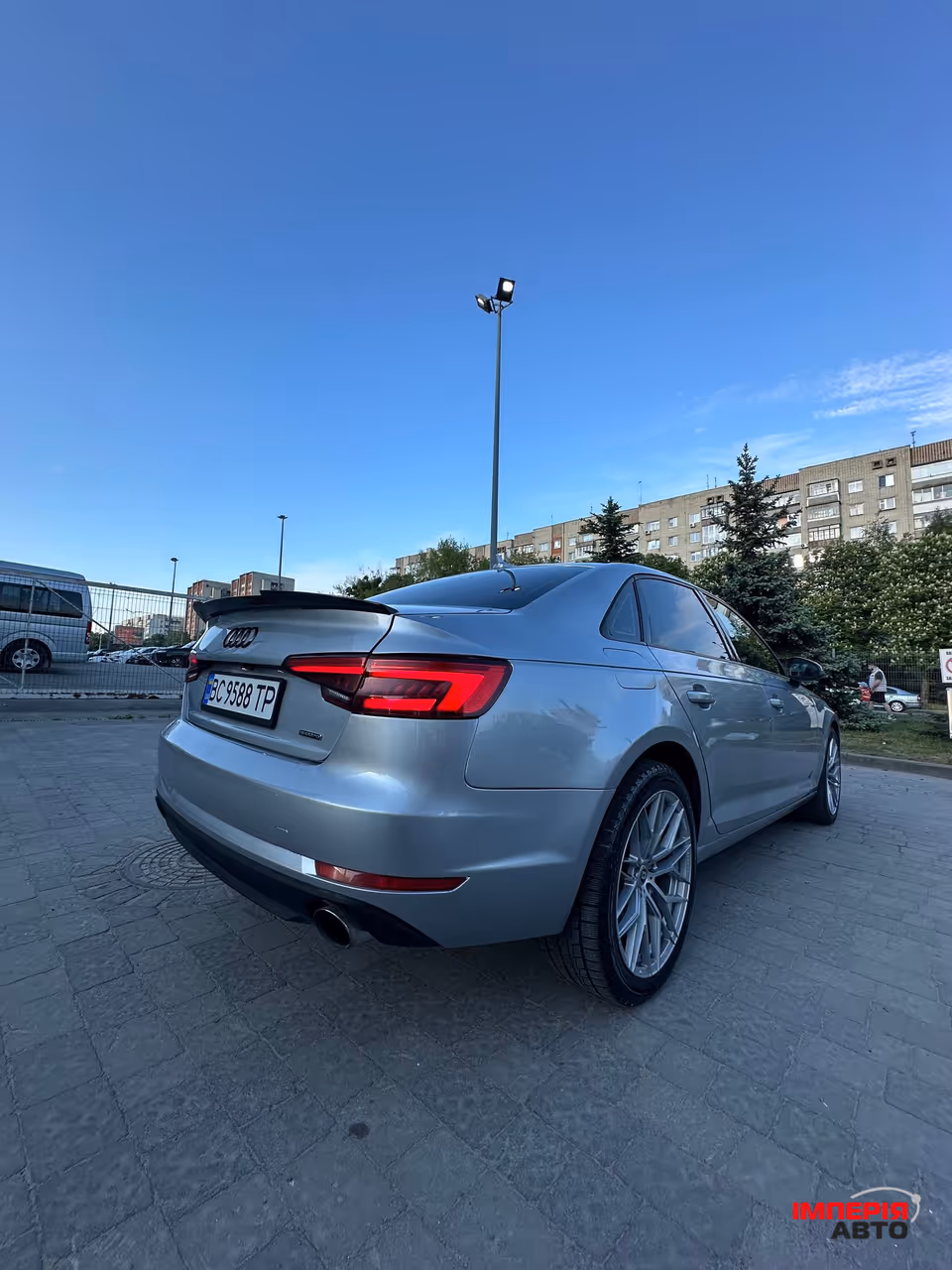 Audi A4 - фото 9