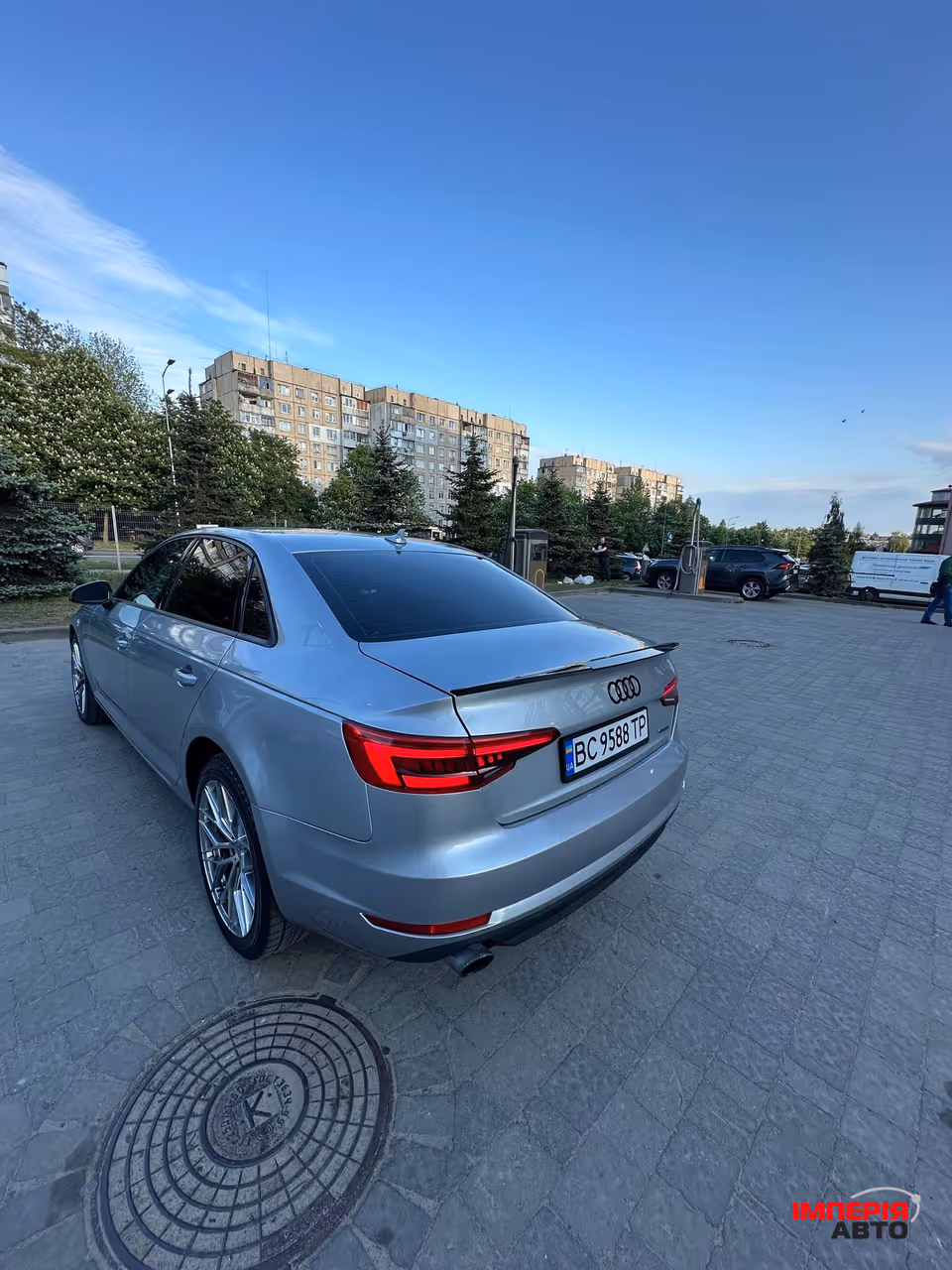 Audi A4 - фото 8