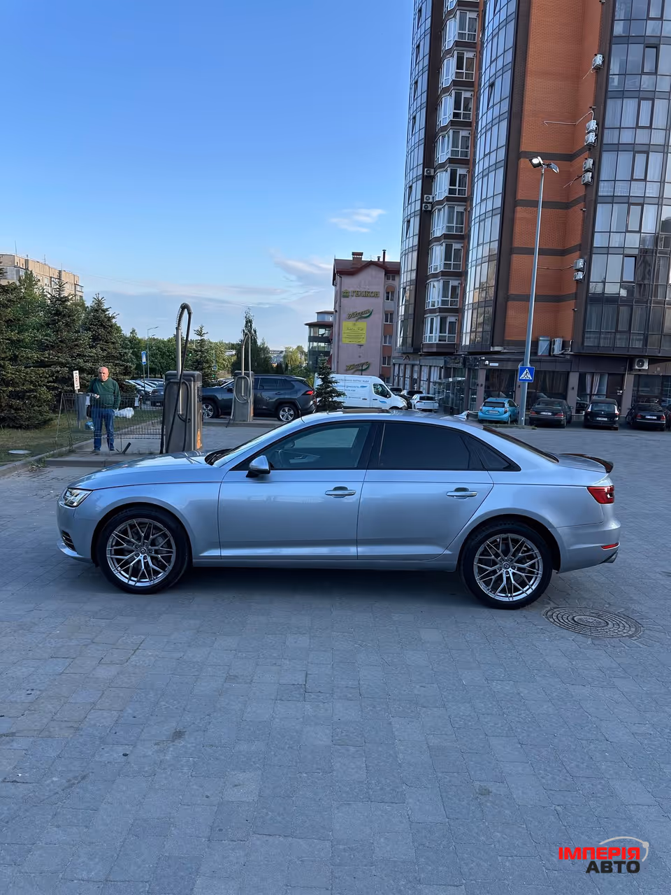 Audi A4 - фото 5