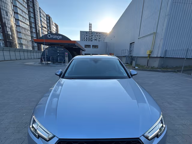 Audi A4 - фото 2