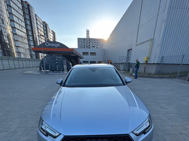Audi A4 - фото 4