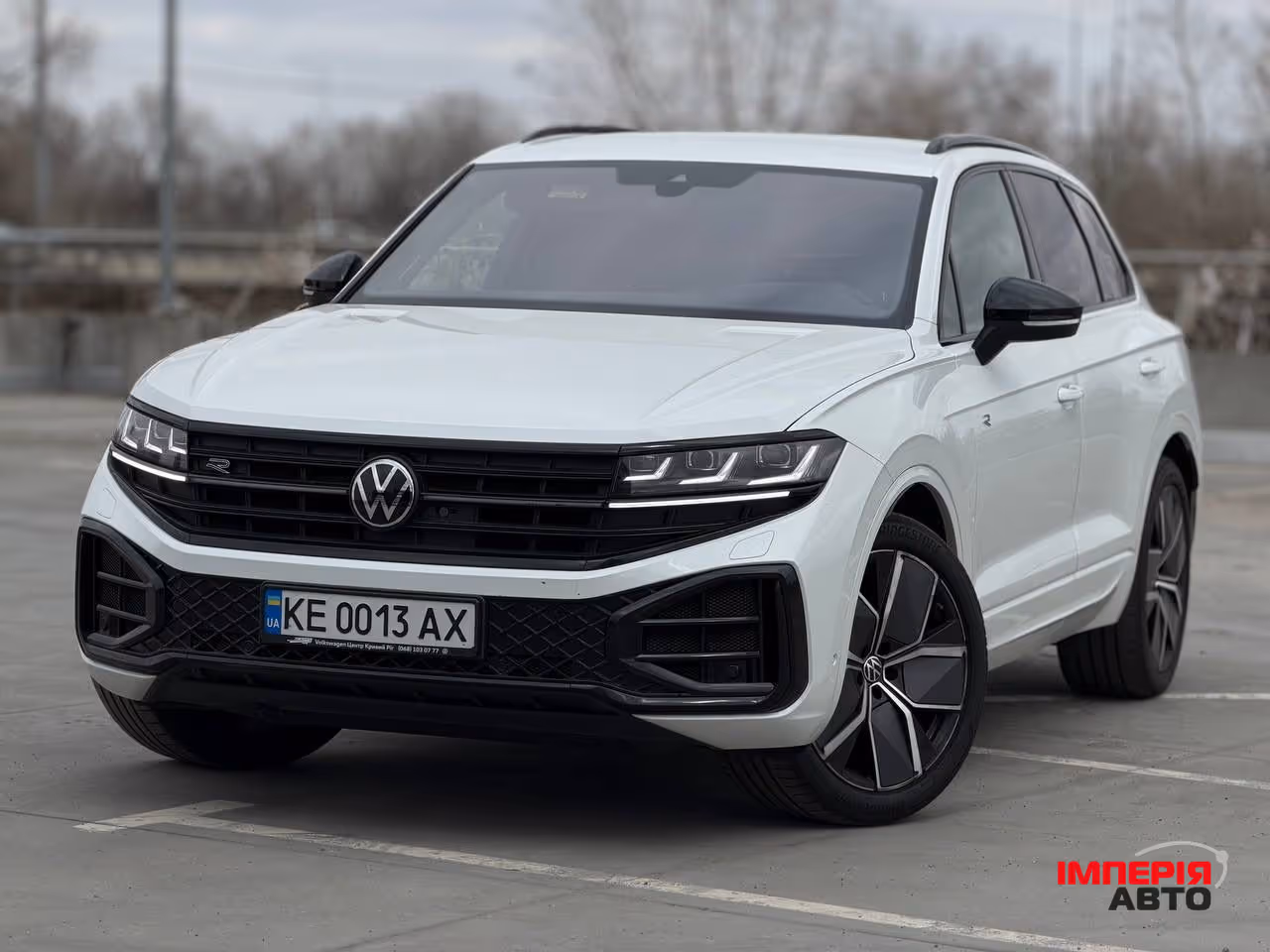 Volkswagen Touareg - фото 1