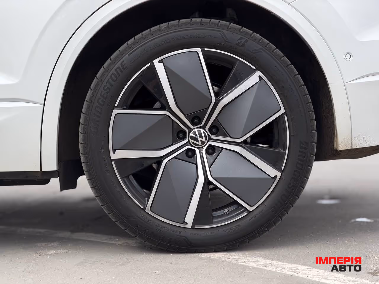 Volkswagen Touareg - фото 11