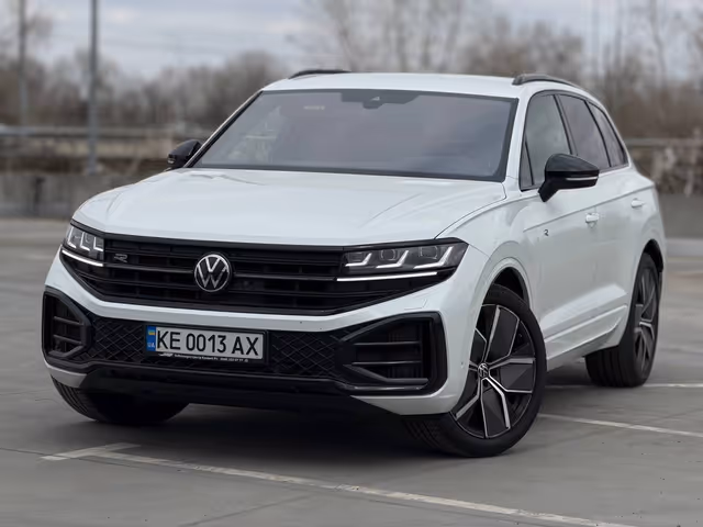 Volkswagen Touareg - фото 1