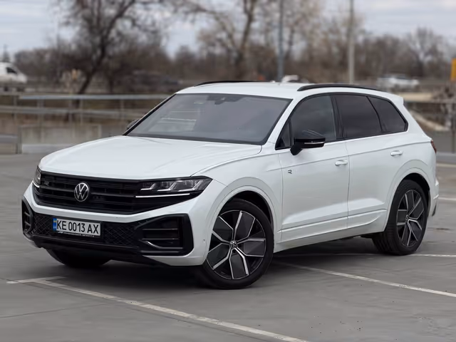Volkswagen Touareg - фото 2