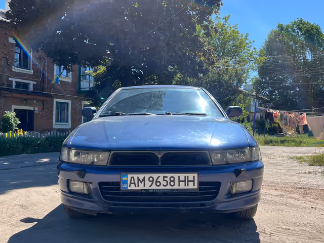 Mitsubishi Galant - фото 1