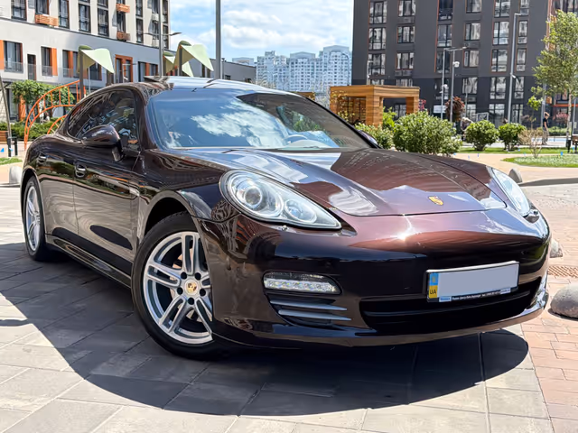 Porsche Panamera - фото 1
