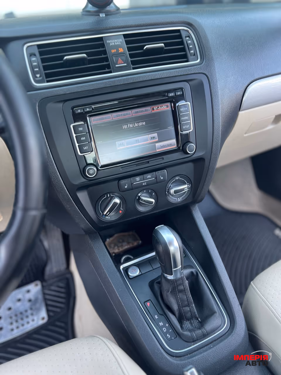 Volkswagen Jetta - фото 2