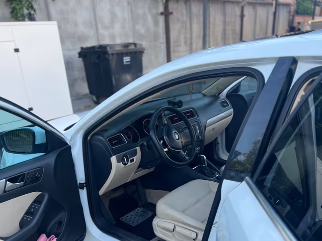 Volkswagen Jetta - фото 4