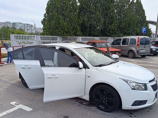 Chevrolet Cruze - фото 4