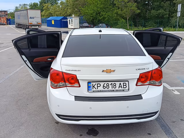 Chevrolet Cruze - фото 1