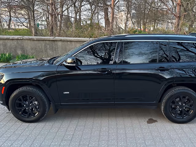 Jeep Grand Cherokee - фото 3
