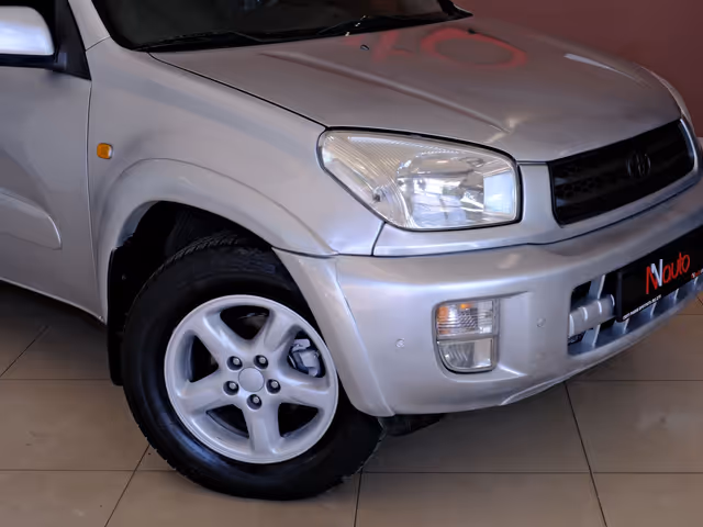 Toyota RAV4 - фото 3