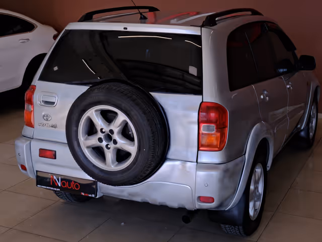 Toyota RAV4 - фото 5