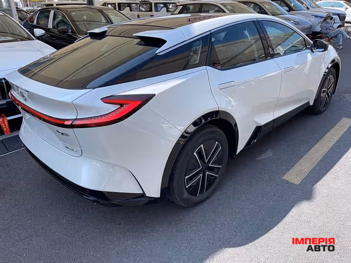 Toyota bZ4X - фото 5