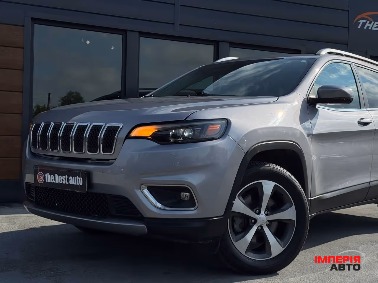 Jeep Cherokee - фото 3
