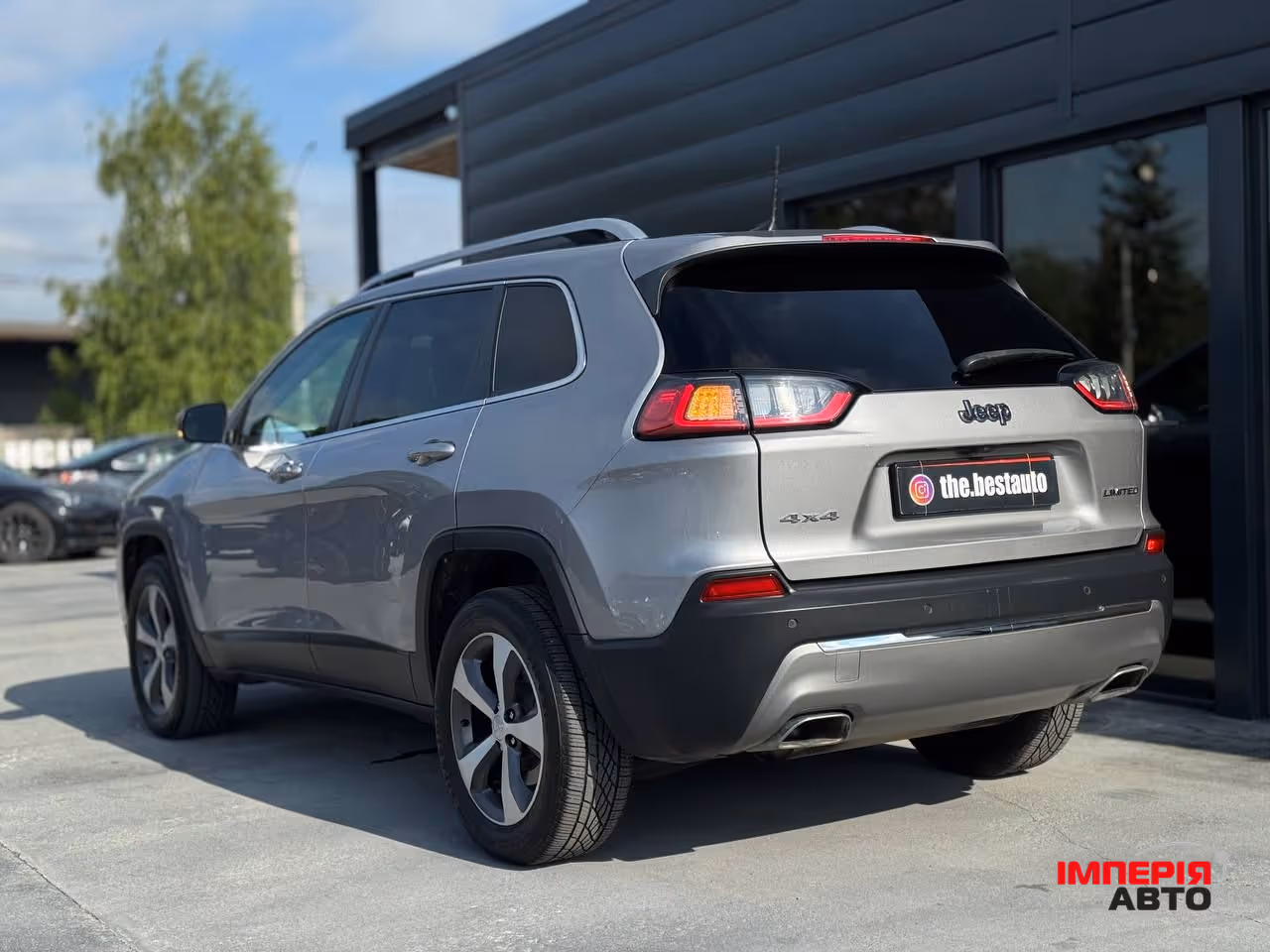 Jeep Cherokee - фото 12