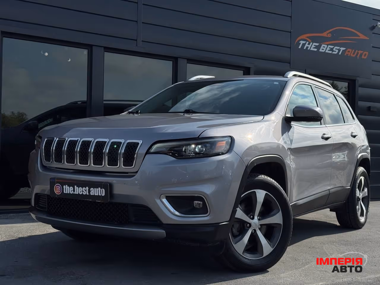 Jeep Cherokee - фото 2