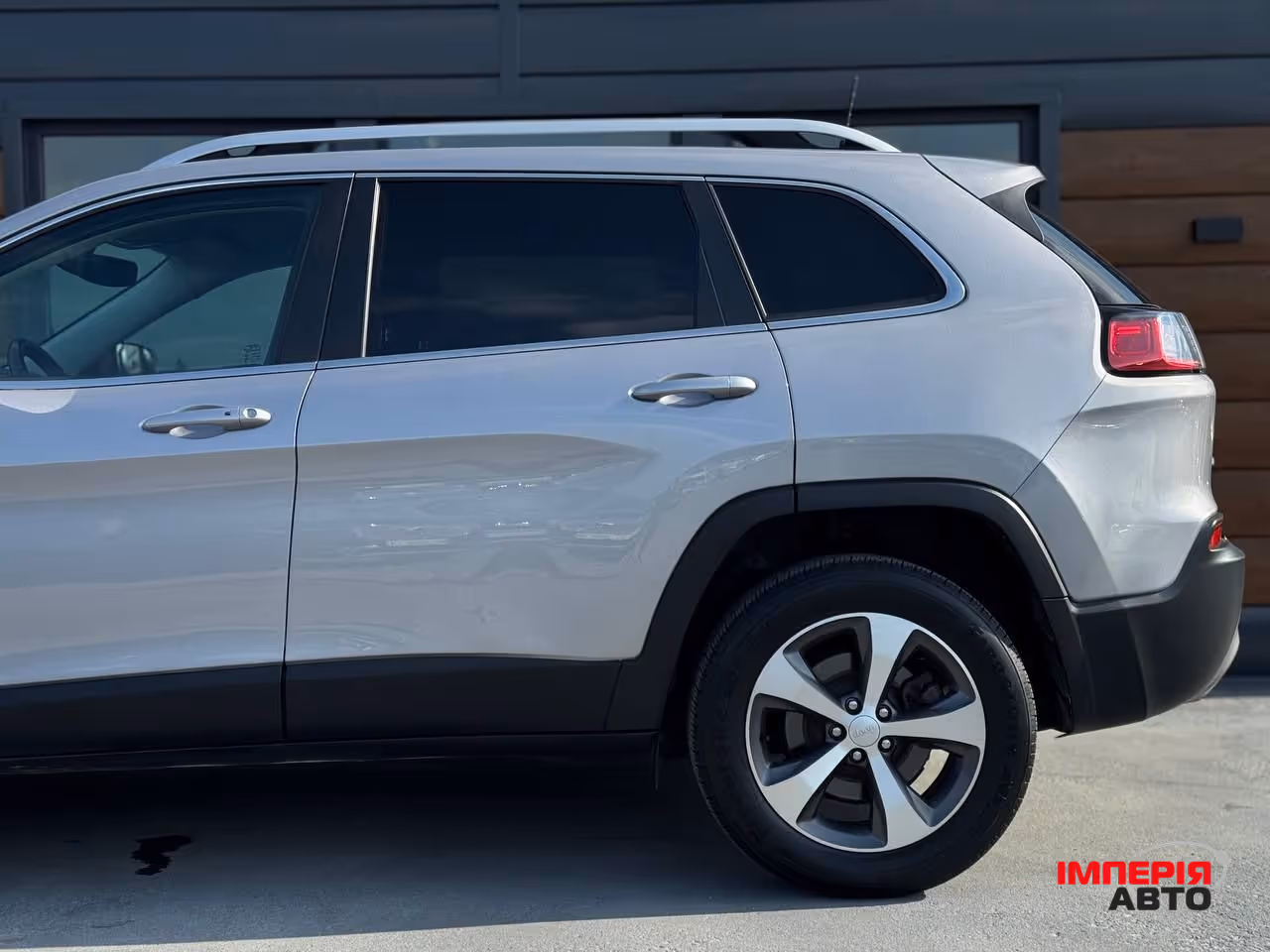 Jeep Cherokee - фото 11