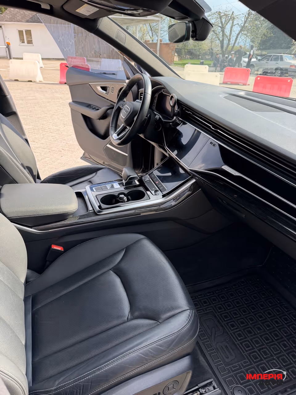 Audi Q8 - фото 13
