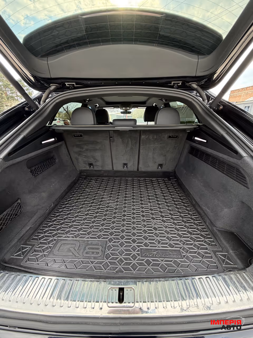 Audi Q8 - фото 24