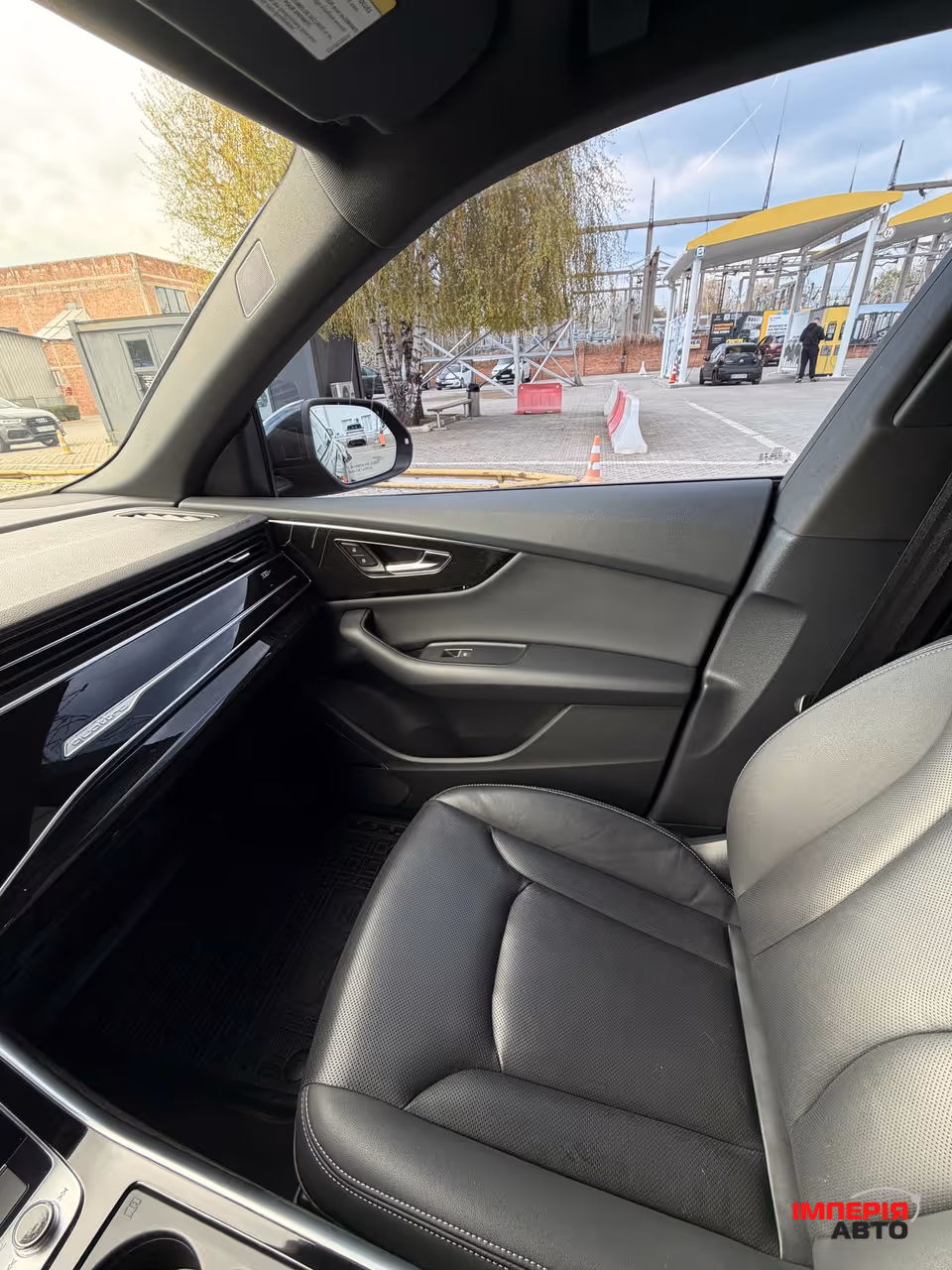 Audi Q8 - фото 15